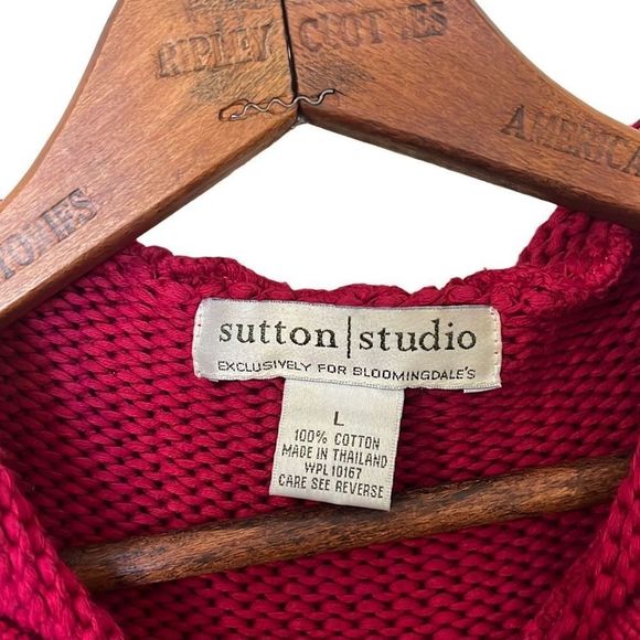 Red Zippered Women's Sweater - Picture 5 of 7